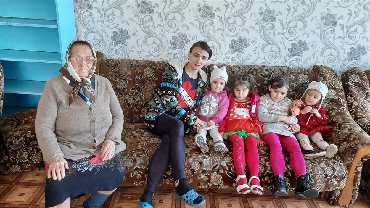 Віра Папуліна живе в соцгуртожитку понад 4 роки, а Кріна Тобол зі своїми малюками потрапила туди незадовго до оголошення карантину