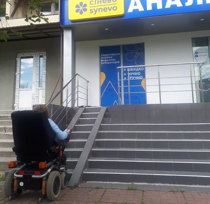 Пандус біля "Синево" зроблений з порушеннями