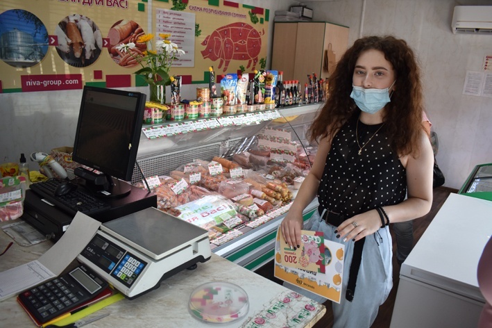 Єлизавета Бородань в магазині ТМ "П'ятачок"