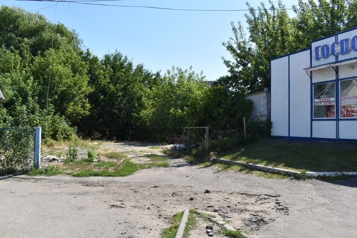 Ось тут буде в'їзд на територію будівництва "Фори"