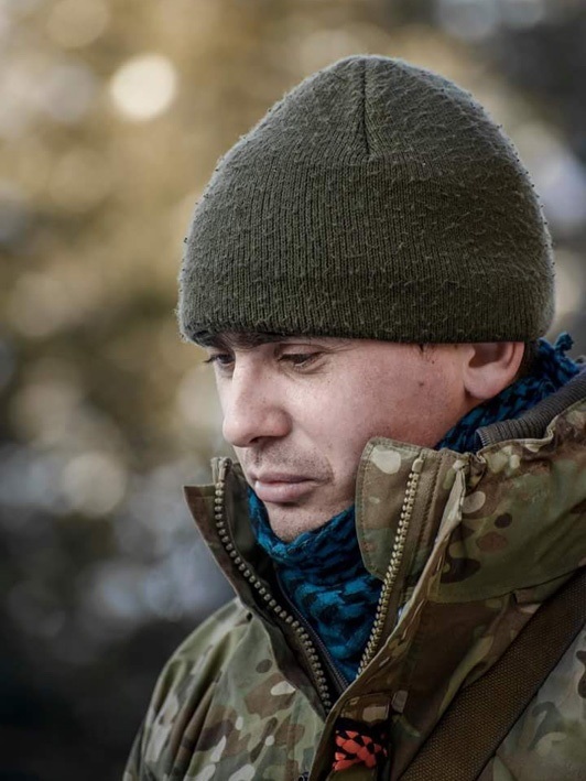 Олег Руденко, 35 років. Ветеран російсько-української війни. Працює охоронцем. Одружений. Має сина від першого шлюбу та 3-річну доньку від другого.
