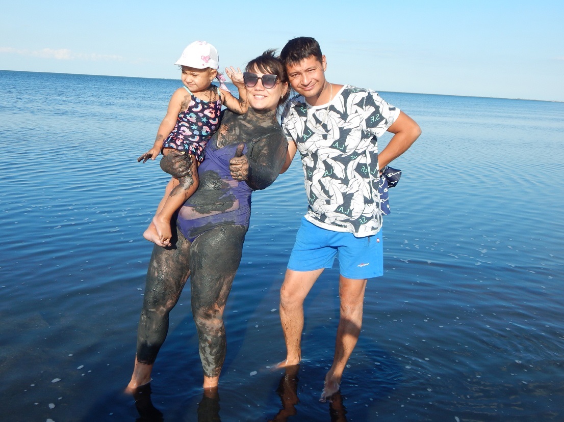 Фотосесія Людмили та Руслана Бордюків. Запах багнюки лиману Шагани Полінці не сподобався