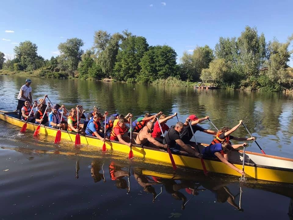 У креативних учителів і уроки неординарні — на човнах-драконах!

 