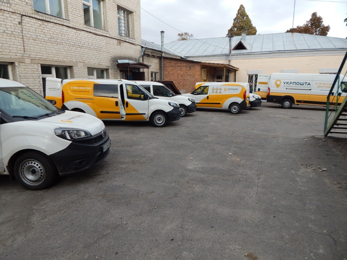 Ось такі автомобілі презентували поштовому відділенню Переяслава