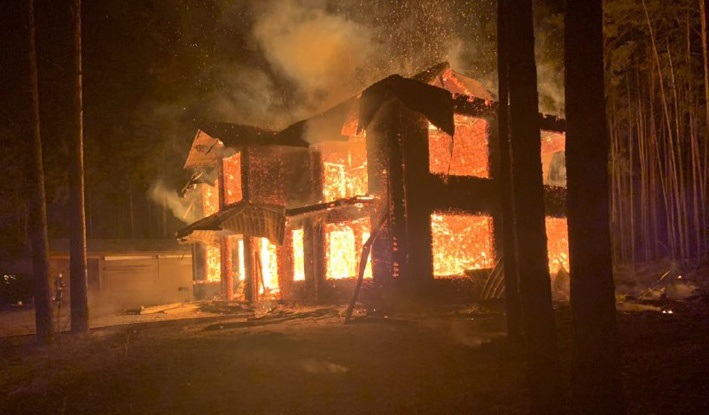 Будівля згоріла повністю