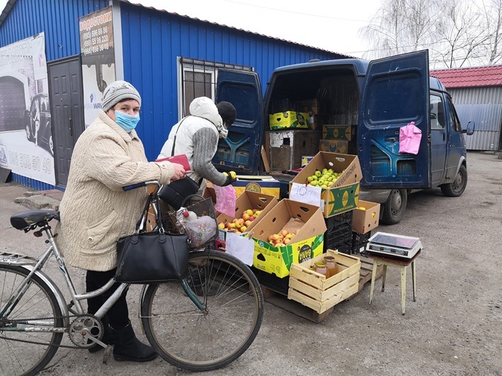 Найдешевші яблука з домашнього саду. Трилітрова банка соку з них -- 100 гривень. 