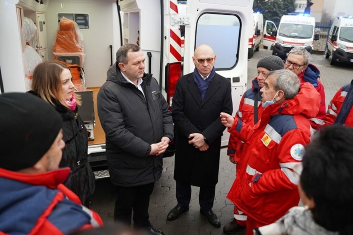 Голова КОДА спілкується з  медиками 