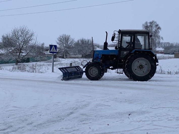 Сніг чистять на дорогах Дівичківської громади 