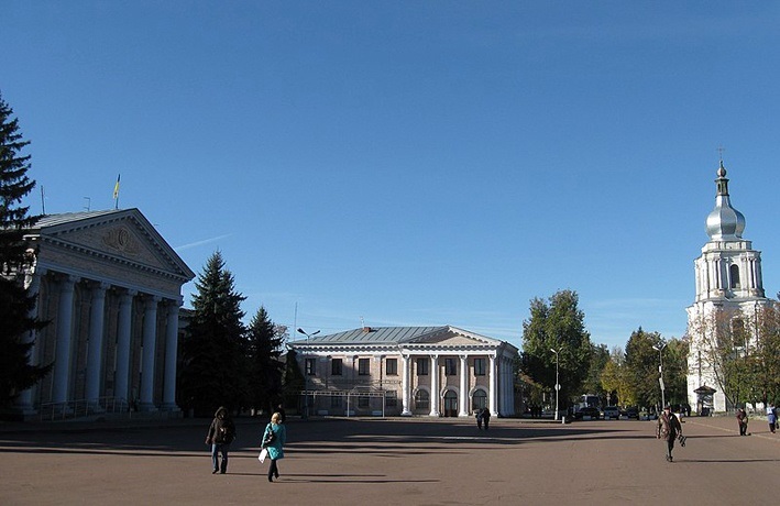 На площі Богдана Хмельницького цілісний архітектурний ансамбль 