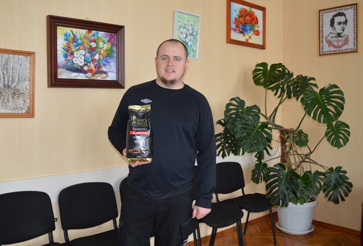 Вадим Аврамич, власник кафе "JustCoffeе",  презентував каву призерам