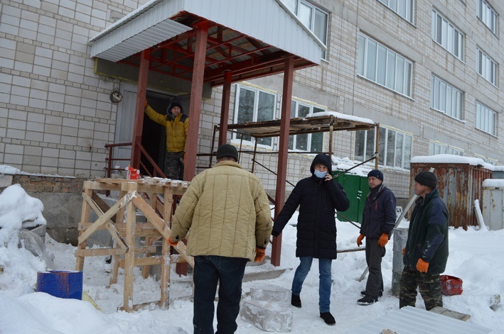 Вхід у приймальне відділення з тильного боку 