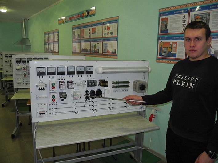 Олексій Бідний показав можливості використання навчальних стендів