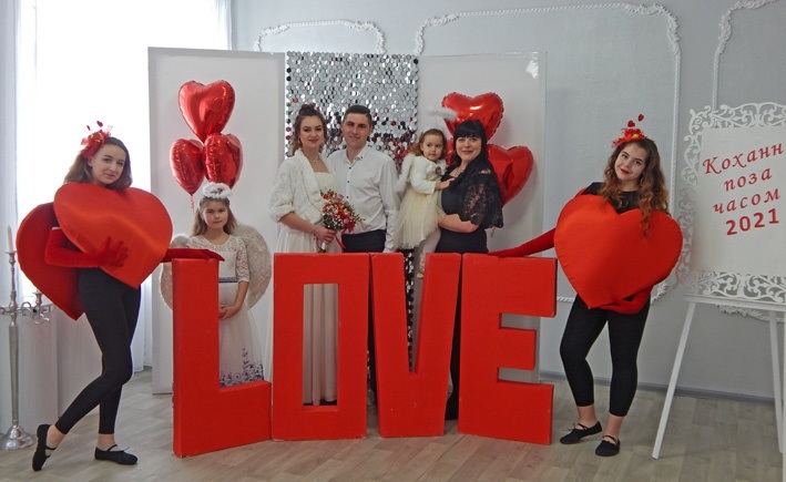 Фотозона у відділі ДРАЦС до свята закоханих