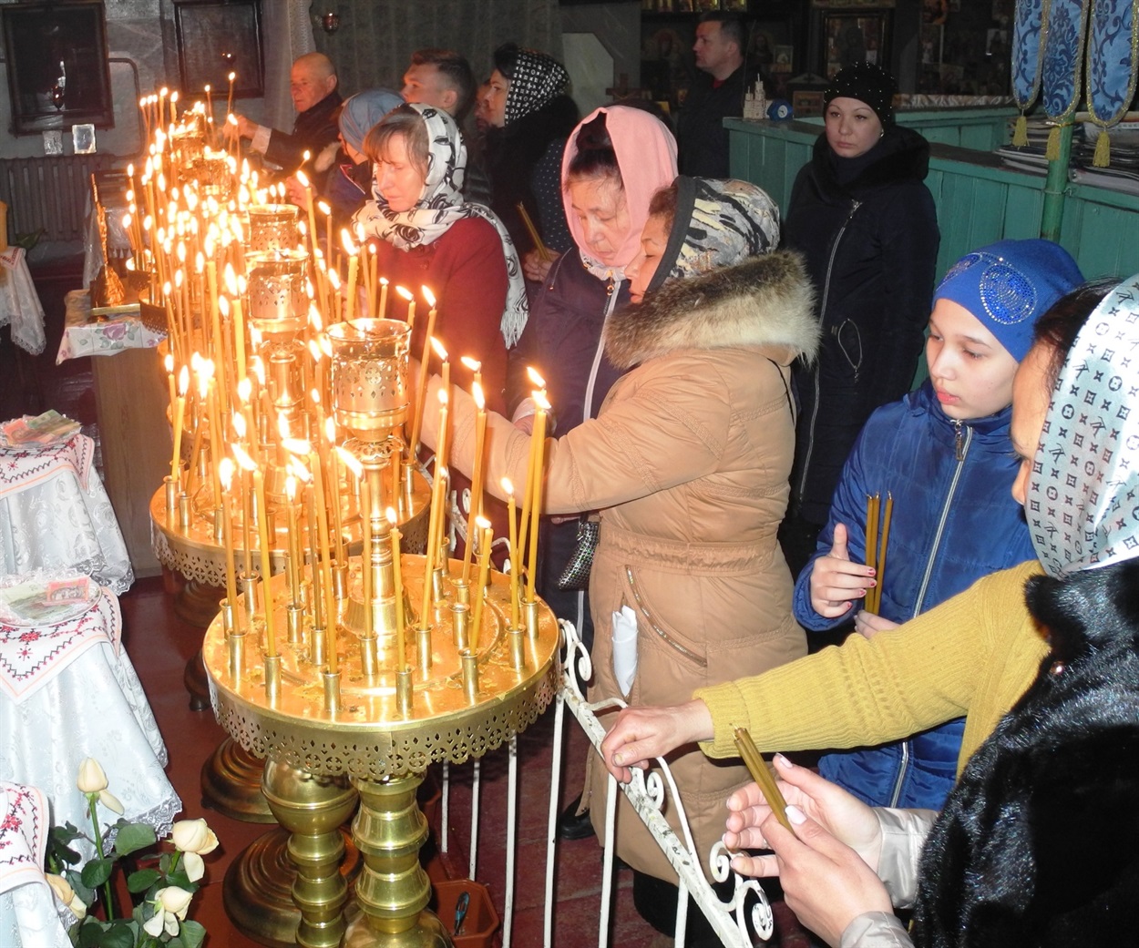 Пасхальної ночі особливо людно у храмах (з архіву)