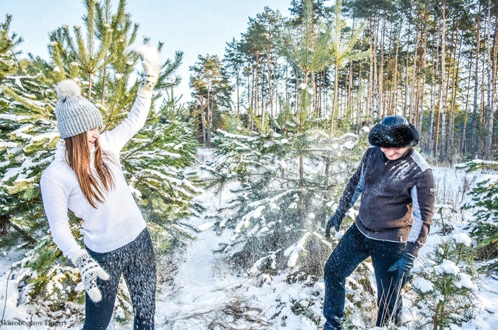 Фотосесія у молодому лісі