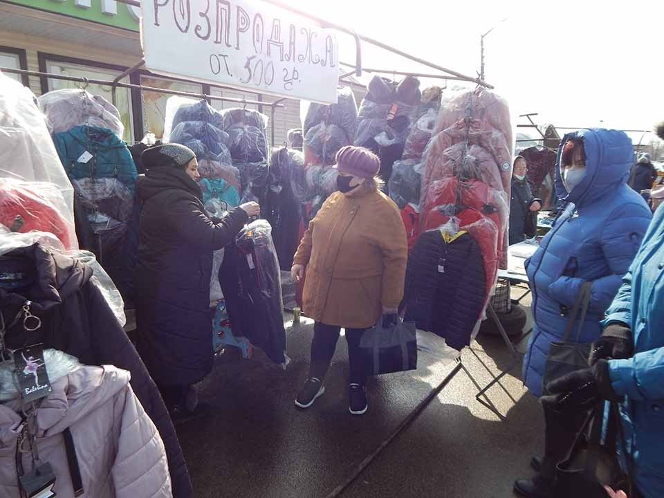 Зимові куртки можна забрати за ціною закупки - від 500 грн