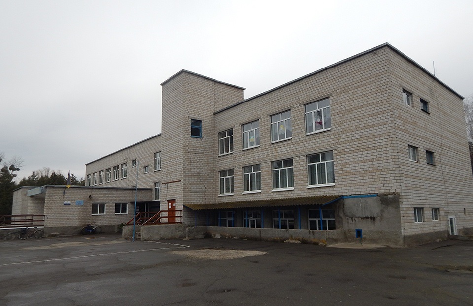 Школа розрахована на 320 учнів