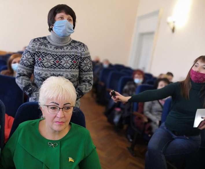 Наталія Бережна прийшла на сесію розказати депутатам  про проблеми сусідства з котельнею 