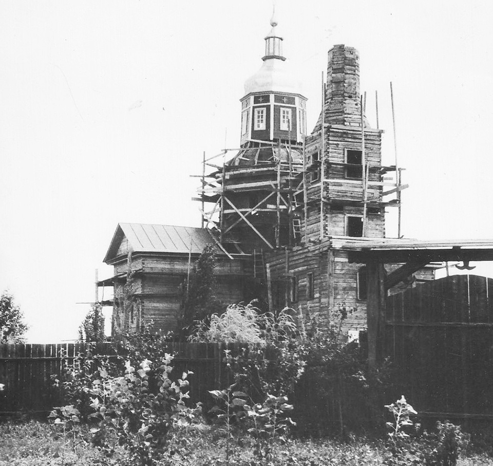 Монтаж церкви на території музею. 1970 р.