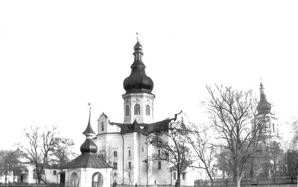 На фото 1928 року альтанка – в майже ідеальному стані