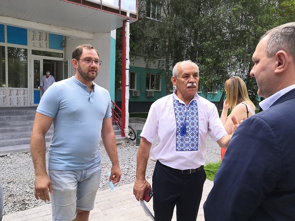 Георгій Лижин, Вячеслав Саулко та Василь Володін обговорили проблеми реконструкції відділення 