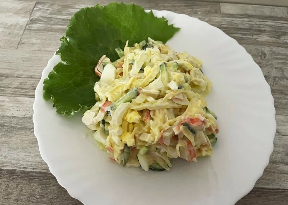 салат з кальмарами