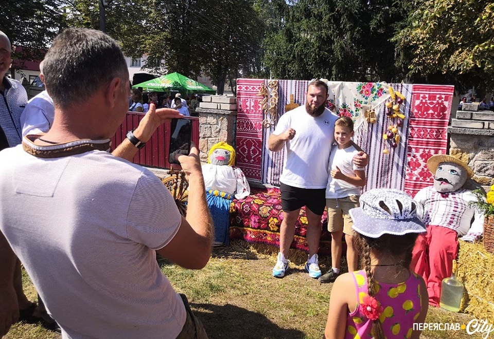 На фотосесію з найсильнішою людиною планети  Олексієм Новіковим шикувалися в чергу 