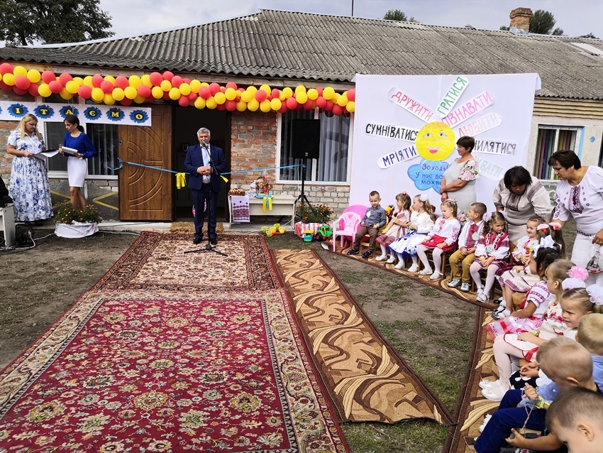 Із відкриттям садочка привітав вергунівців голова Ташанської громади Василь Вовчанівський 