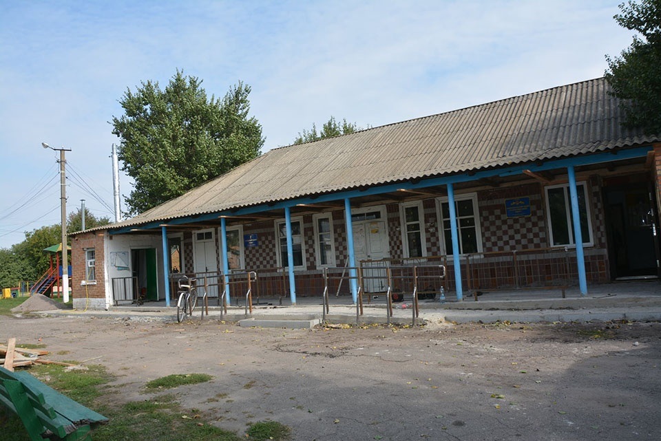 Адмінбудівля у Сомковій Долині