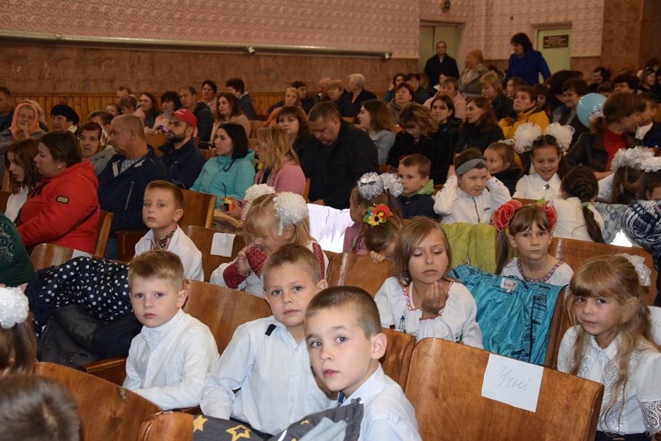 У будинку культури зібралося багато гостей