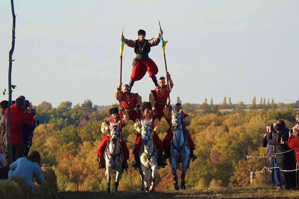 Видовище від артистів кінного театру