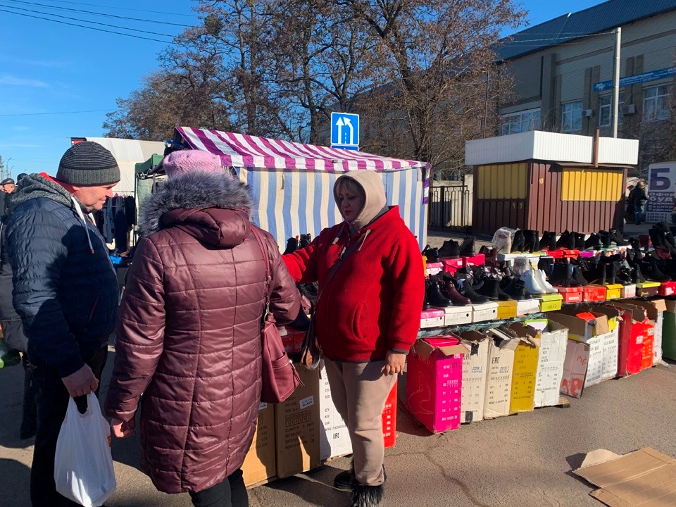 У пані Зінаїди можна купити й весільне взуття