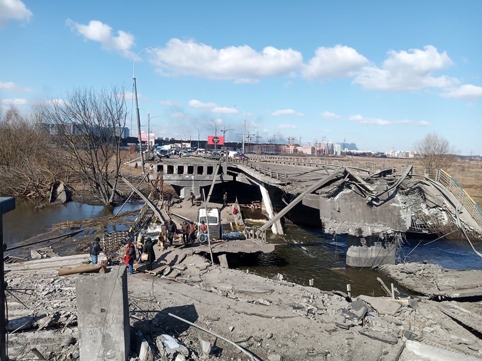 Трагедія Ірпінського мосту відома на весь світ