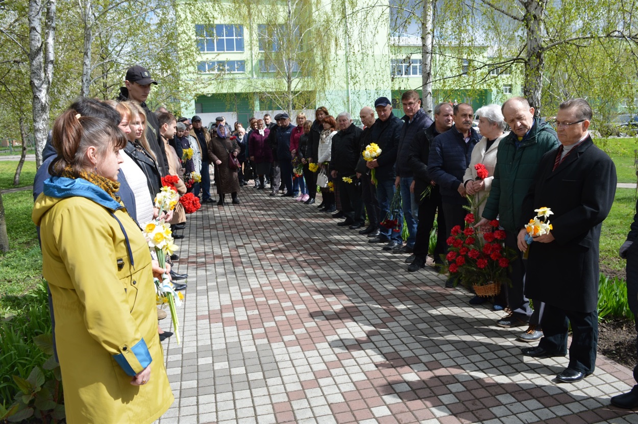 Мітинг біля меморіального знака, на Спаській Леваді 