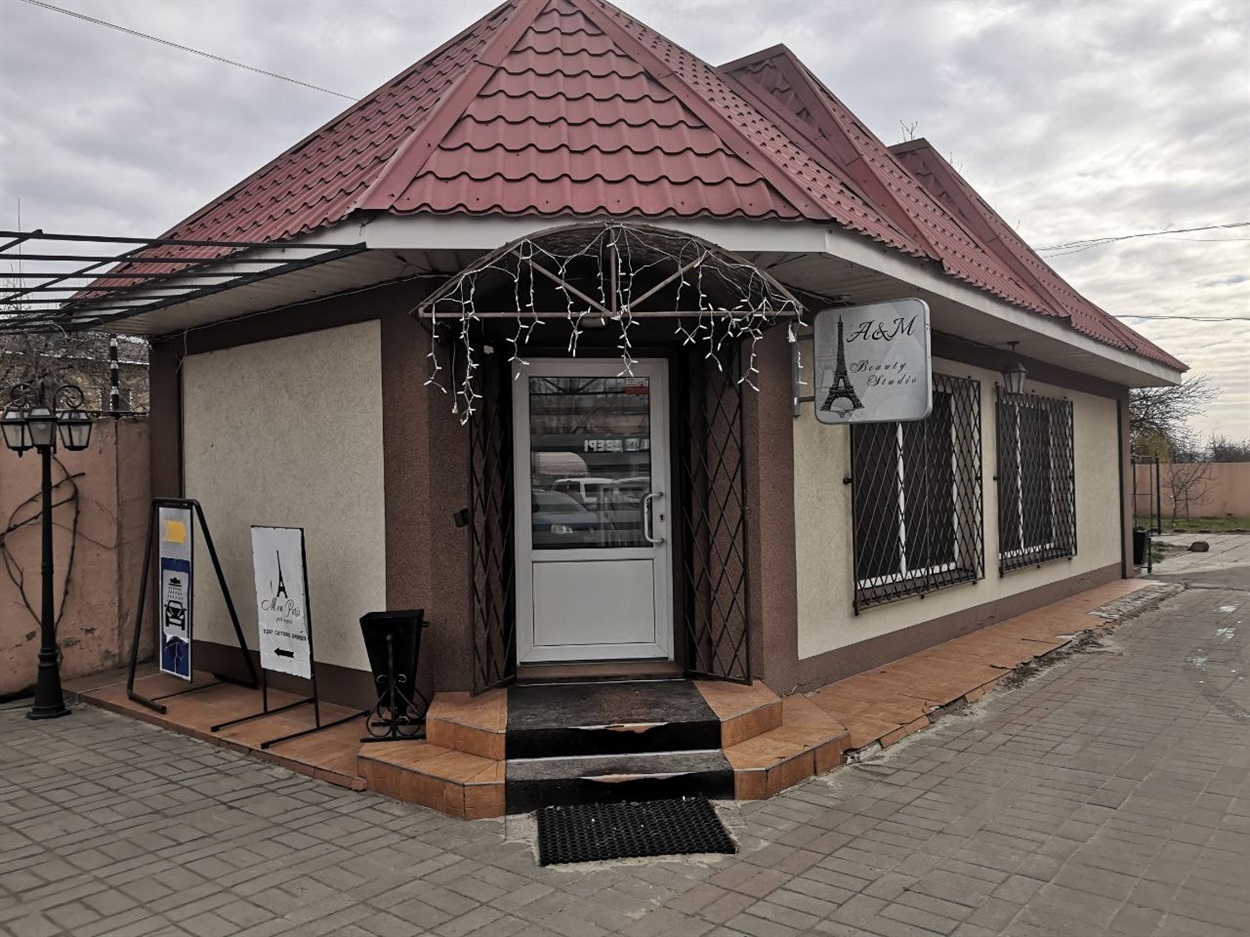 Вікторія Рівна працює в салоні на Шкільній 