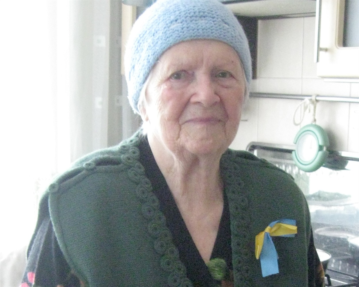 90-річна ювілярка вправляється на кухні самостійно 