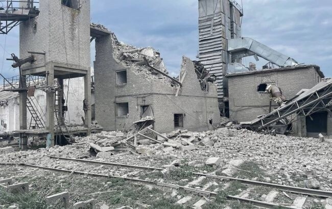 Ворожі ракети влучили по житлових будинках Добропілля 30 квітня 2022 року