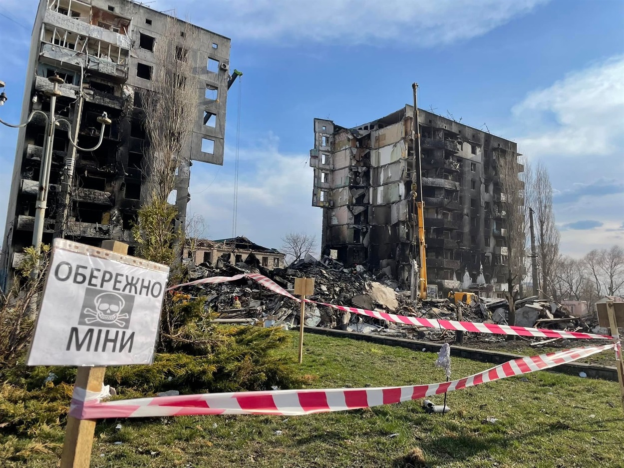 У Бородянці міни та розтяжки ворог позалишав на кожному кроці 