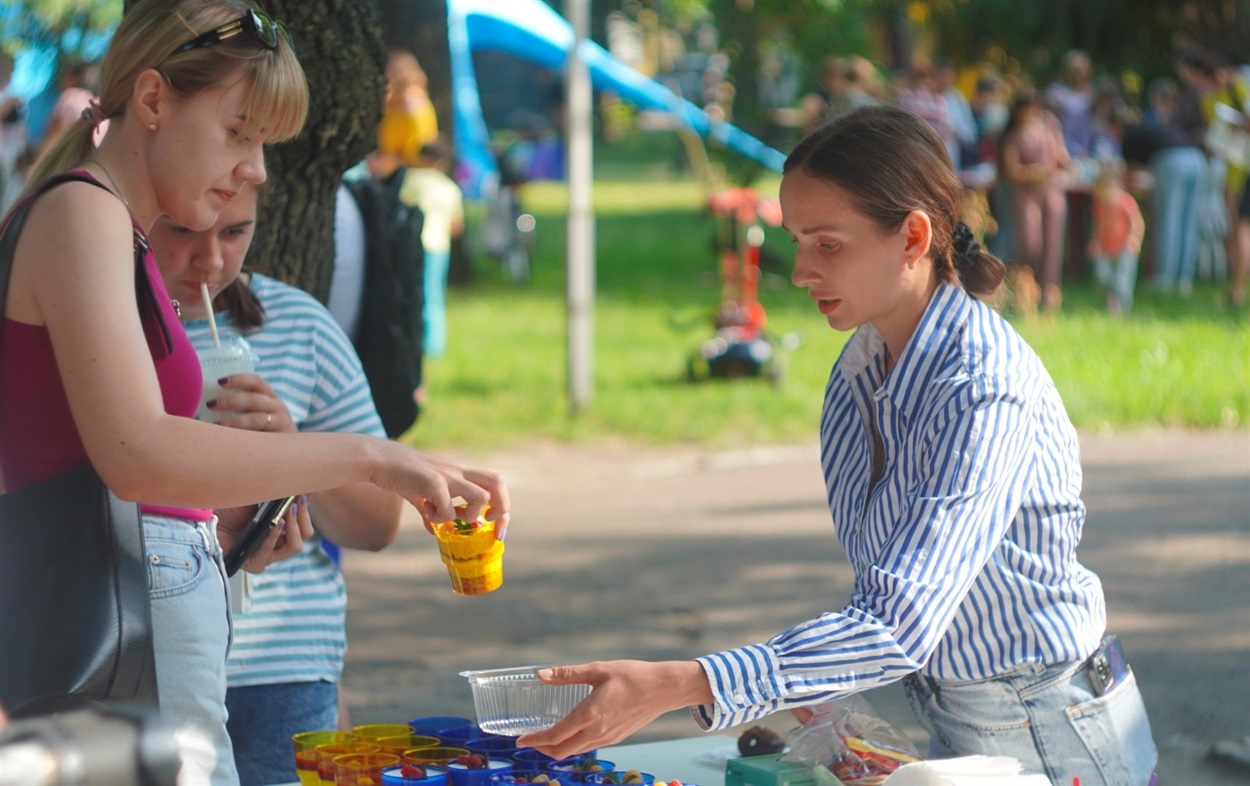 Анна Чуй приготувала для ярмарку популярні десерти