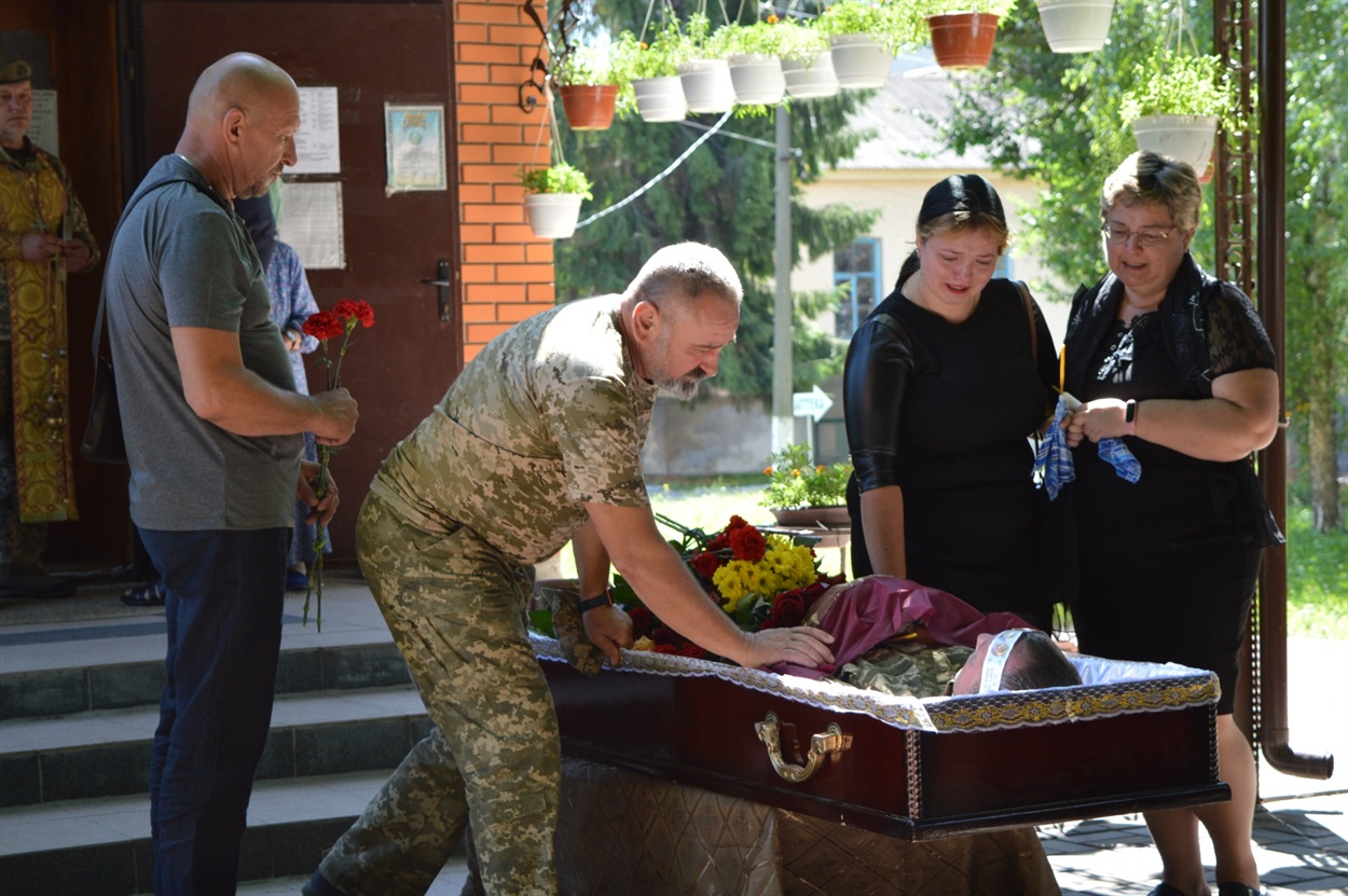 Герою – вічна слава, а рідним – співчуття