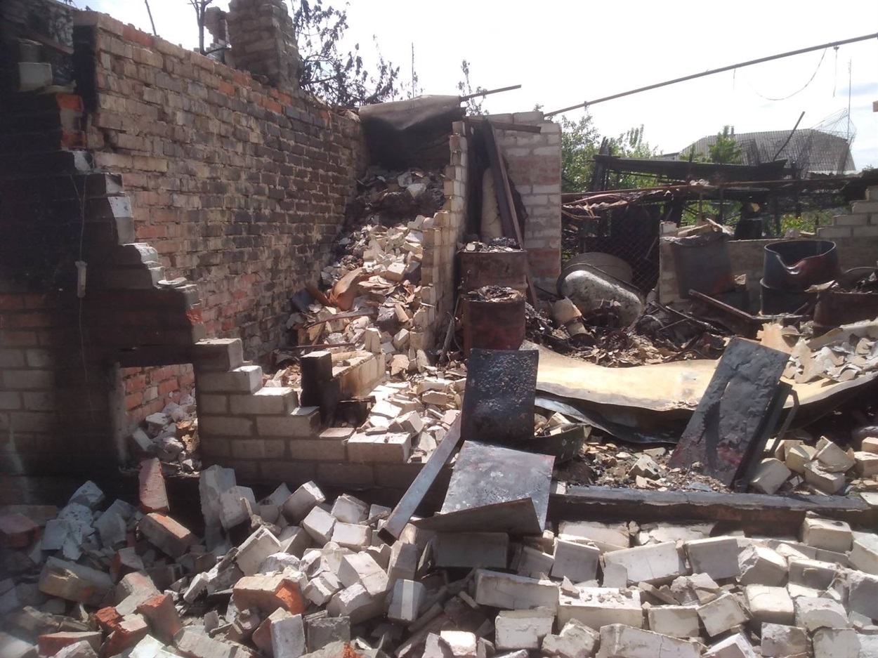 Будинок кумів пані Ніни був розтрощений вщент. Він знаходився за три хати від помешкання лікарки