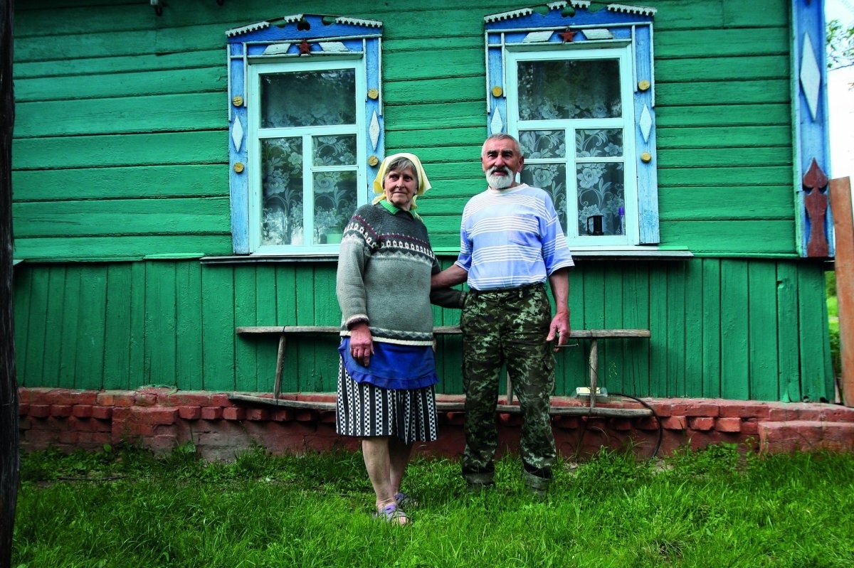 Подружжя Боярченків живе на крайній вулиці Лукашівки в дерев'яній хаті, яку ворожими обстрілами не зачепило  