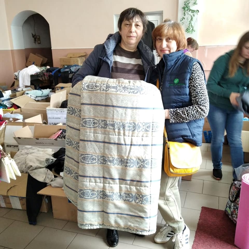 У Ковалинському Будинку культури роздавали гуманiтарну_допомогу для переселенцiв