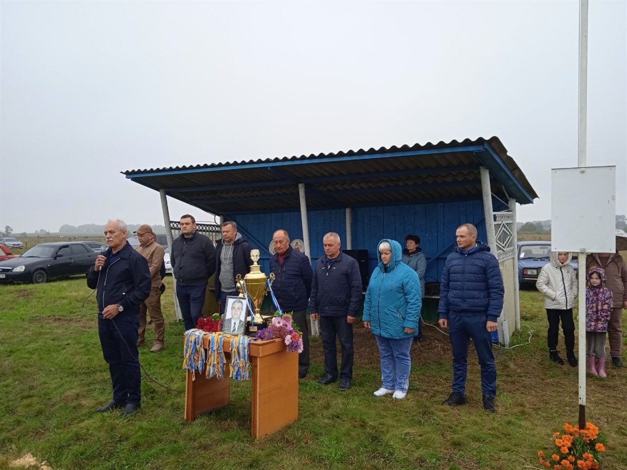 Співорганізатори турніру на його відкритті. Виступає  голова Переяславської громади  Вячеслав Саулко.