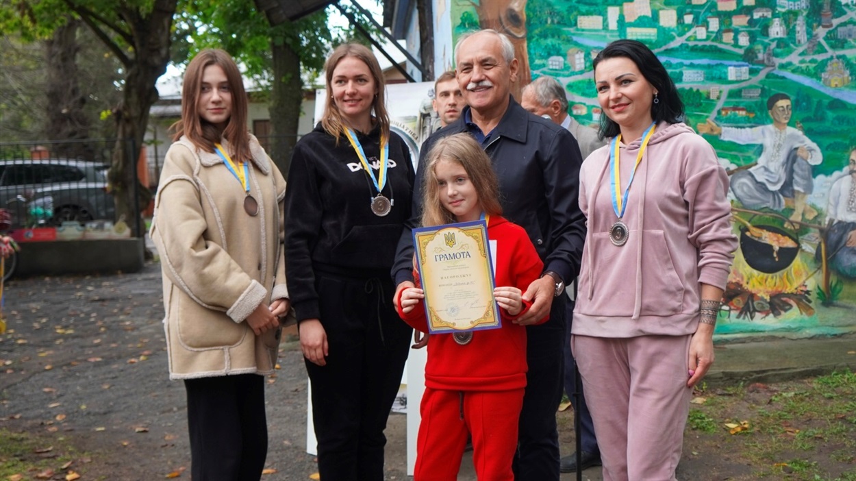 Команда "Дівчата до 30" посіла третє місце