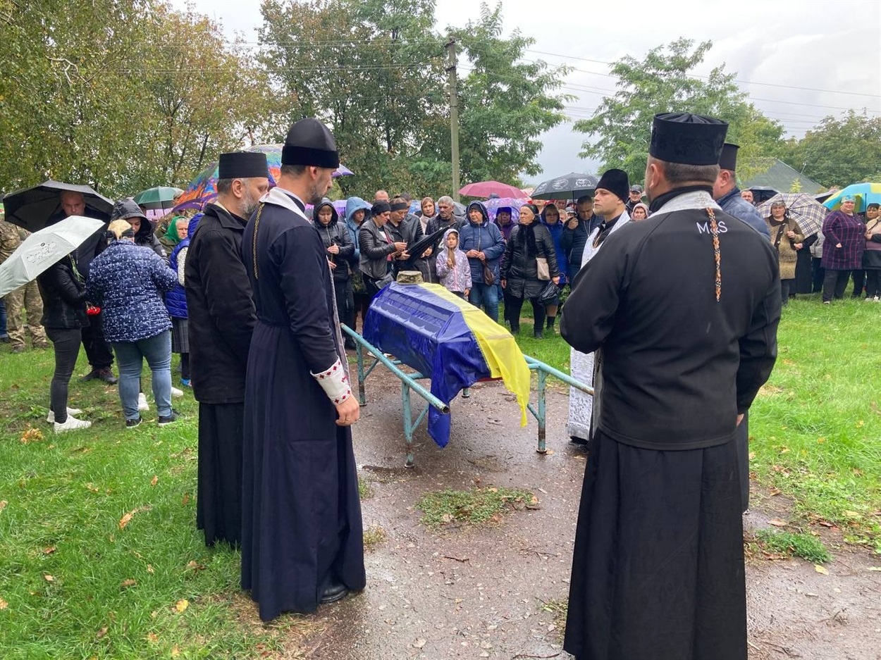 Поховали Романа Довгиша з військовими почестями 