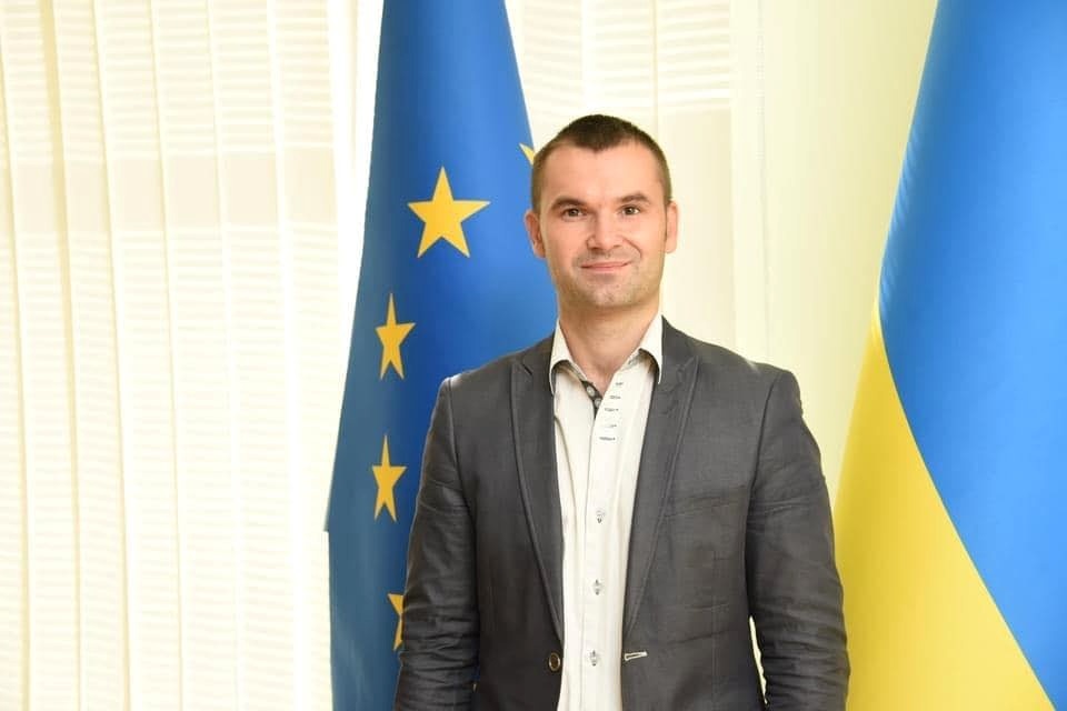 "Єдине, чого може нас навчити минуле, чого і як не треба робити!"