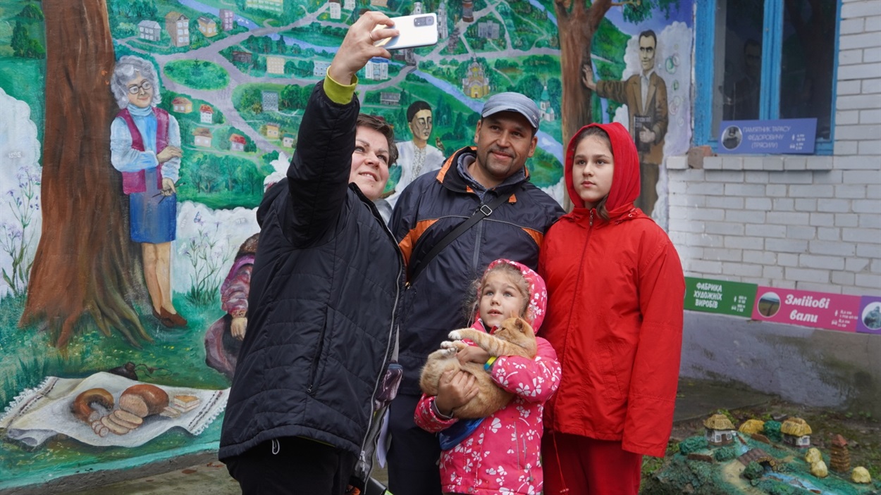 Під час селфі-марафону всі учасники сфотографувалися з Талісманом