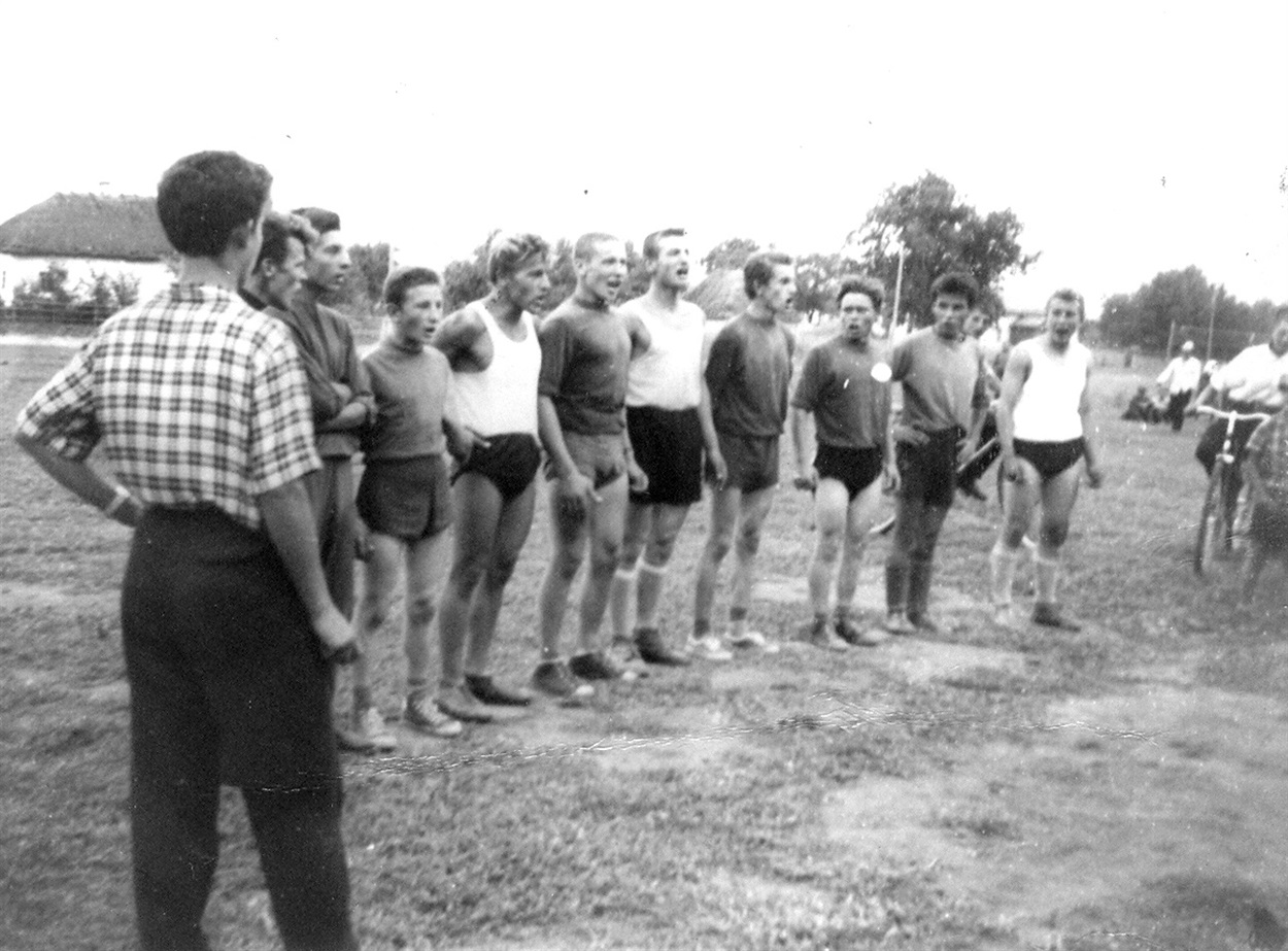 Футбольна команда села Положаїв. 1964 рік