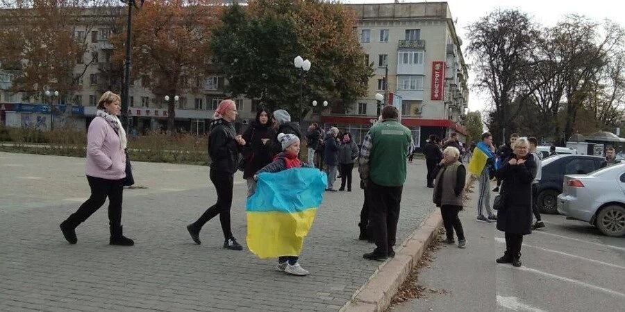 У Херсоні жителі виходять на вулиці, аби зустріти ЗСУ